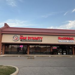 The Han Dynasty - Front of The Han Dynasty restaurant. Plenty of parking spot.