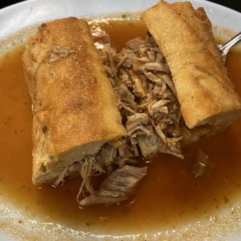 El Birotazo - Torta ahogada.   Cebolla curtida, limon y chile/salsa son servidas a un lado para el gustó del consumidor.  Recomendable 100% - Tacos Near Me - Las Vegas, Nevada