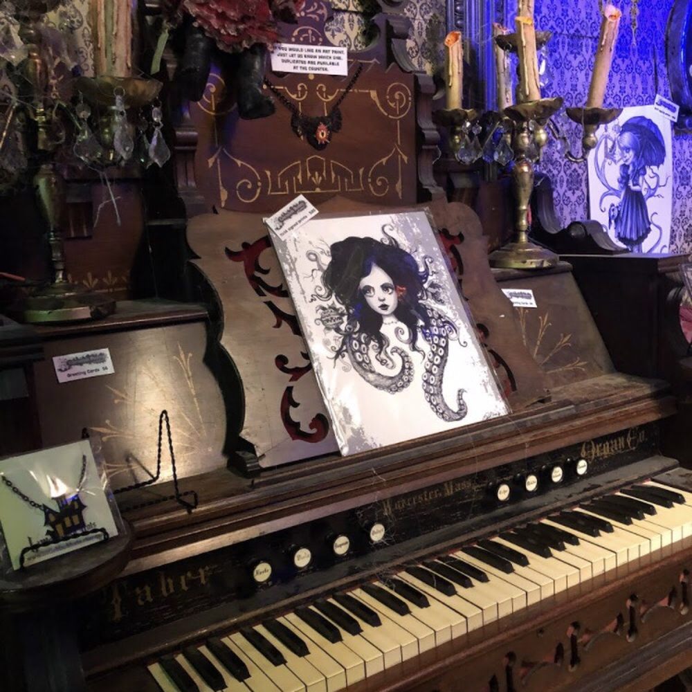 Ghoulish Mortals - Props Near Me - St. Charles, Illinois