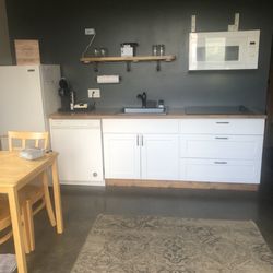 Lakeside Resort - Kitchen
