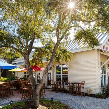 Kiawah Spirits - a patio area with tables and umbrellas - Beer, Wine & Spirits Near Me - Kiawah Island, South Carolina Kiawah Spirits - a patio area with tables and umbrellas - Beer, Wine & Spirits Near Me - Kiawah Island, South Carolina