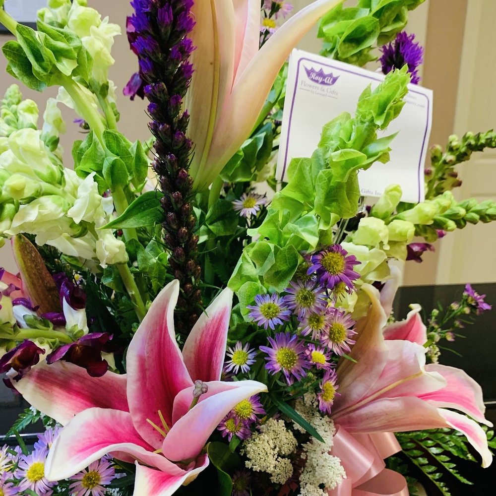 ROYAL FLOWERS & GIFT Updated September 2024 Lafayette, Louisiana