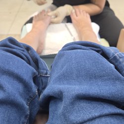 VN Nails - Pedi time
