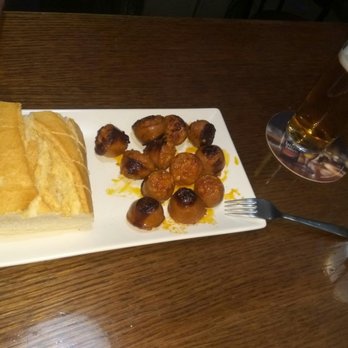 El Rebote - Un choricito picante de la tierra y una buena cervecita, la mejor combinación para los últimos días de diciembre! - Tapas Bars Near Me - Navalcarnero, M
