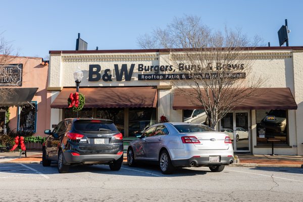 B&W Burgers, Buns & Brews by null
