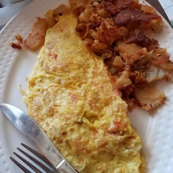 Annadale terrace  - Omelette with lox and onions and homestyle potatoes - Bars Near Me - Annadale, New York