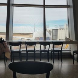 La farm bakery at the airport La farm bakery at the airport
