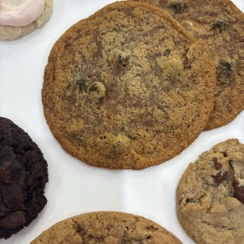Crumbl - Calabasas - thinn truffle chip cookie - Bakeries Near Me - Calabasas, California Crumbl - Calabasas - thinn truffle chip cookie - Bakeries Near Me - Calabasas, California
