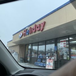 Holiday Station Store - Entrance