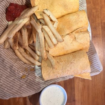 Cheddar's Scratch Kitchen - Buffalo Chicken Wrapper - American Near Me - Allen, Texas Cheddar's Scratch Kitchen - Buffalo Chicken Wrapper - American Near Me - Allen, Texas