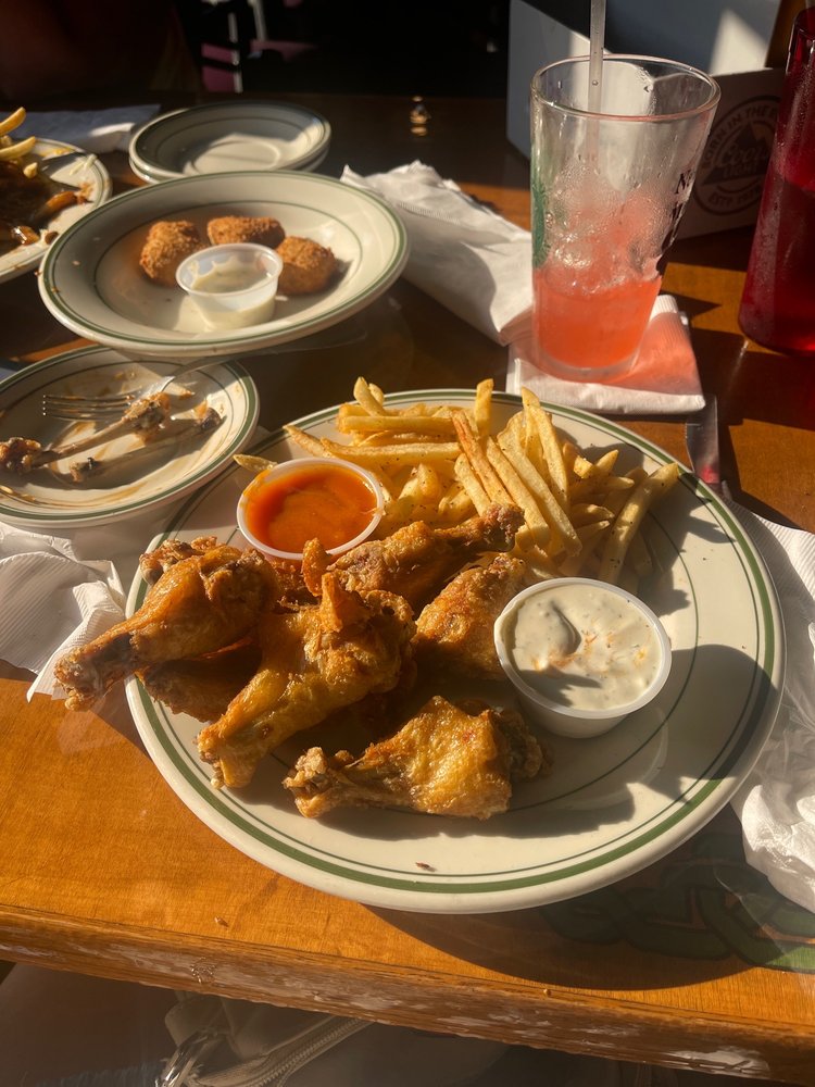 DOOLEYS PUB 14 Photos & 42 Reviews Pubs 442 Water St, Eau Claire