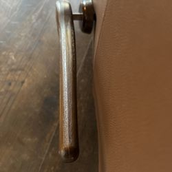 La-Z-Boy Home Furnishings & Decor - Wrong size lever attached.