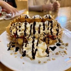 LUMI Dessert Cafe - Strawberry Nutella bubble waffle