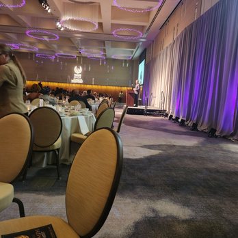 Four Seasons Hotel - Ambiance - Hotels Near Me - Saint Louis, Missouri