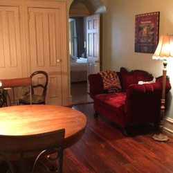 Suites on Broadway - Broadway suite
