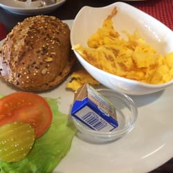 Bäckerei Hardt - Rührei mit gesundem Brötchen