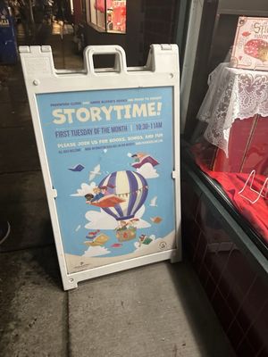 Annie Bloom's Books by null