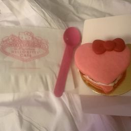 Hello Kitty raspberry macaron