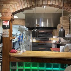 Pepperoni Bill's Pizzeria - It was fun to sit and watch them create huge calzones, pizzas, gyros, etc.