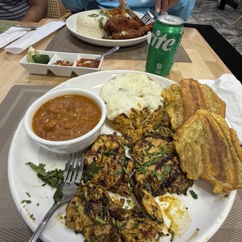 La Roca Restaurant - Latin American Near Me - Elizabeth, New Jersey