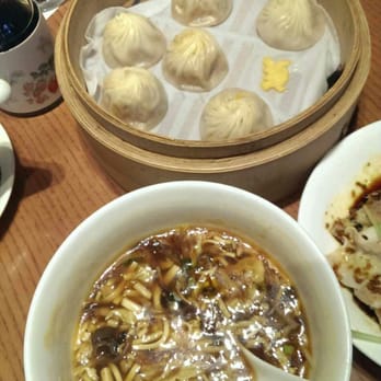 鼎泰豐 - Xiao long bao  and hot and sour soup - Taiwanese Near Me - Sha Tin, HK