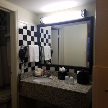 Best Western River North Hotel - Sink separate from shower & toilet. - Hotels Near Me - Chicago, Illinois Best Western River North Hotel - Sink separate from shower & toilet. - Hotels Near Me - Chicago, Illinois