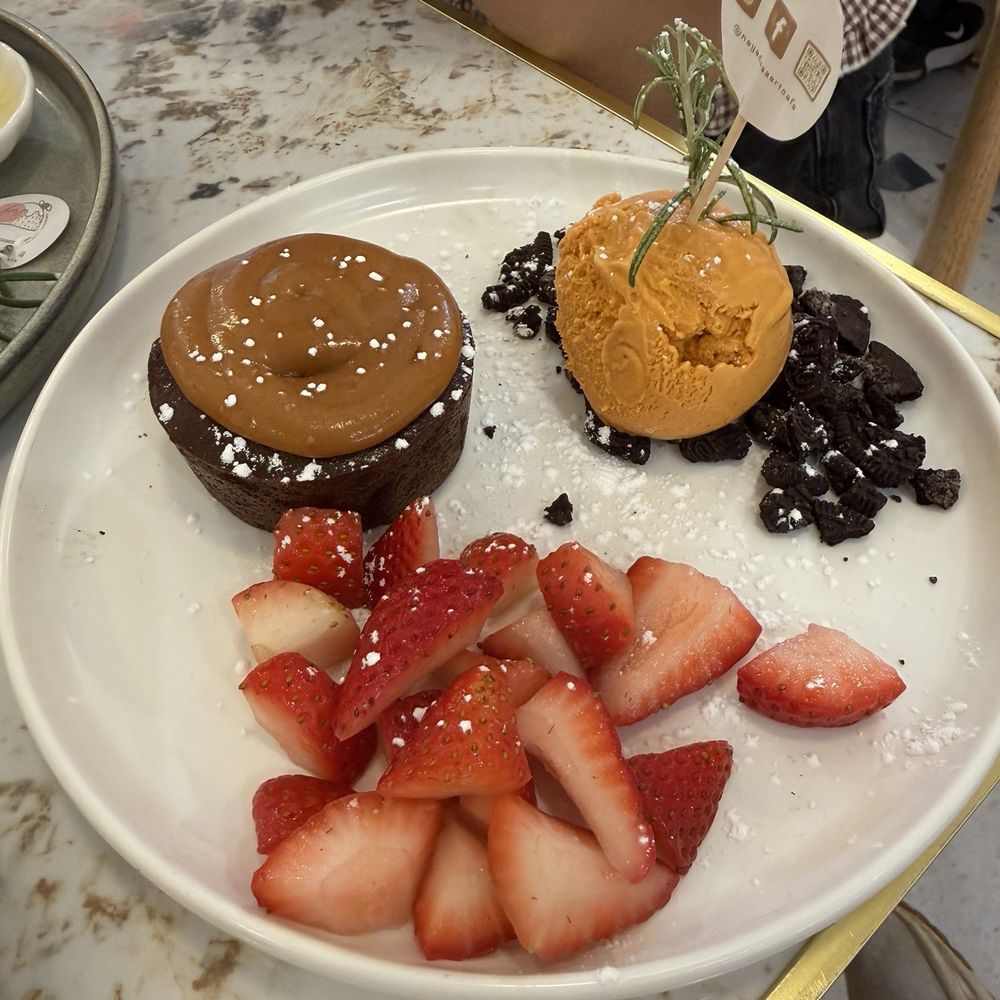 Naya Dessert Cafe - Thai tea lava chocolate cake - Cafes Near Me - Davis, California Naya Dessert Cafe - Thai tea lava chocolate cake - Cafes Near Me - Davis, California