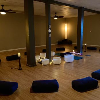 EssentialZen Yoga Studio - Setting up for a peaceful workshop - Yoga Near Me - Aurora, Ohio