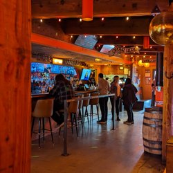 Woodinville Cut Shop - Orders are placed at the bar.