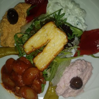 Petros - Bunter Vorspeisenteller - Greek Near Me - Hanover, NI