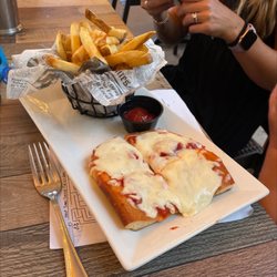 Jekyll and Hyde Taphouse Grill - Kids pizza