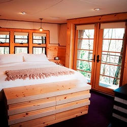 Redwood Tree House Santa Cruz Mountains - Redwood Treehouse getaway- I could get used to this.  Pictures are from the companies website