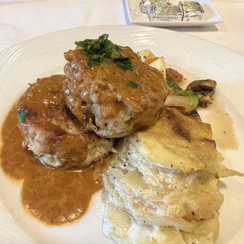 Lynn's Bistro - Dungeness Crab Cakes - French Near Me - Kirkland, Washington
