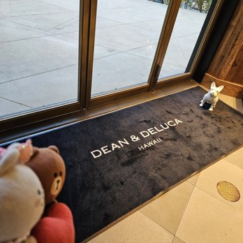 Dean & Deluca - Oh, oh... there's a doggie! - Coffee & Tea Near Me - Honolulu, Hawaii