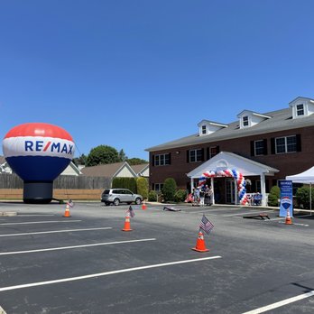 Richard Zompa-RE/MAX Preferred - RE/MAX Memorial Day Parade - Real Estate Agents Near Me - North Providence, Rhode Island Richard Zompa-RE/MAX Preferred - RE/MAX Memorial Day Parade - Real Estate Agents Near Me - North Providence, Rhode Island