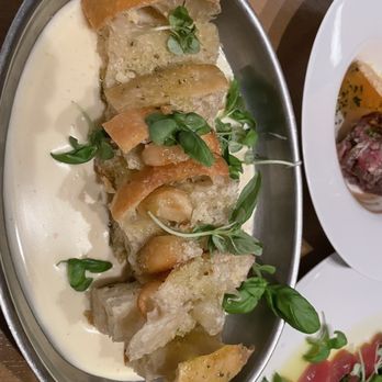 Il Cervo - garlic bread - Cocktail Bars Near Me - Milwaukee, Wisconsin