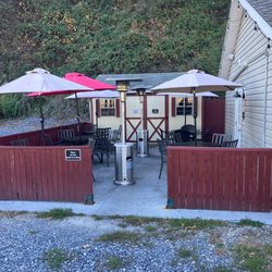 Old Trail Tavern - Outdoor seating area
