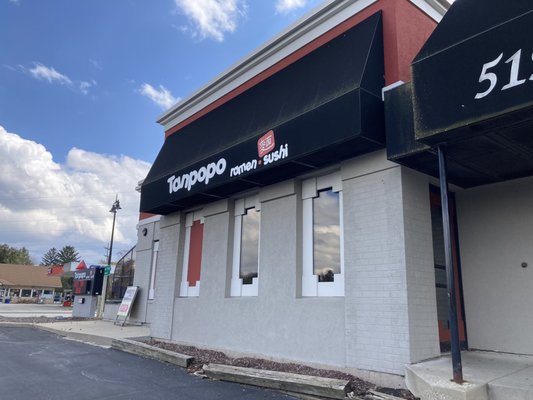 Tanpopo Ramen & Sushi Restaurant by null