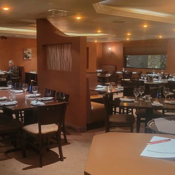 Peppe's Bistro - a dining room with tables and chairs - Italian Near Me - East Stroudsburg, Pennsylvania