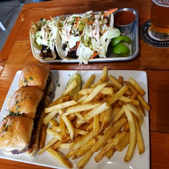 Sunriver Brewing -Oakway Pub - Tacos and Sliders - New American Near Me - Eugene, Oregon