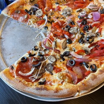 Station 66 - Supreme Pizza - Bars Near Me - Williams, Arizona