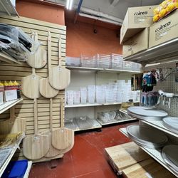 Lebron Restaurant Equipment and Supply - Pizza peels, pizza trays, wooden boards, Camaro containers