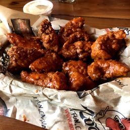 a plate of chicken wings and a drink