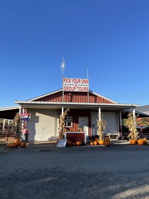 Spicer Orchards Farm Market, Cider Mill, Fudge, Bakery by null