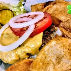 Hooples Public House - Big Cheese Burger with homemade chips