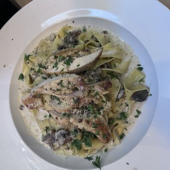 Mallards Southern Kitchen - Mushroom Pappardelle with Chicken - American Near Me - Glendale, Wisconsin