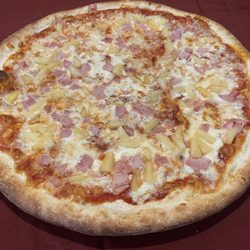 Carmelo's Ristorante - Hawaiian Pizza