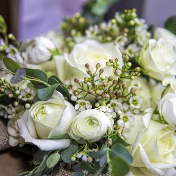 Flowers For Dreams - Complimentary memorial arrangement - Florists Near Me - Chicago, Illinois Flowers For Dreams - Complimentary memorial arrangement - Florists Near Me - Chicago, Illinois