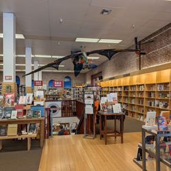 Copperfield's Books - Interior, with stairs to the lower level