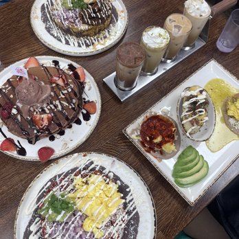 Madres Brunch - Breakfast & Brunch Near Me - Whittier, California
